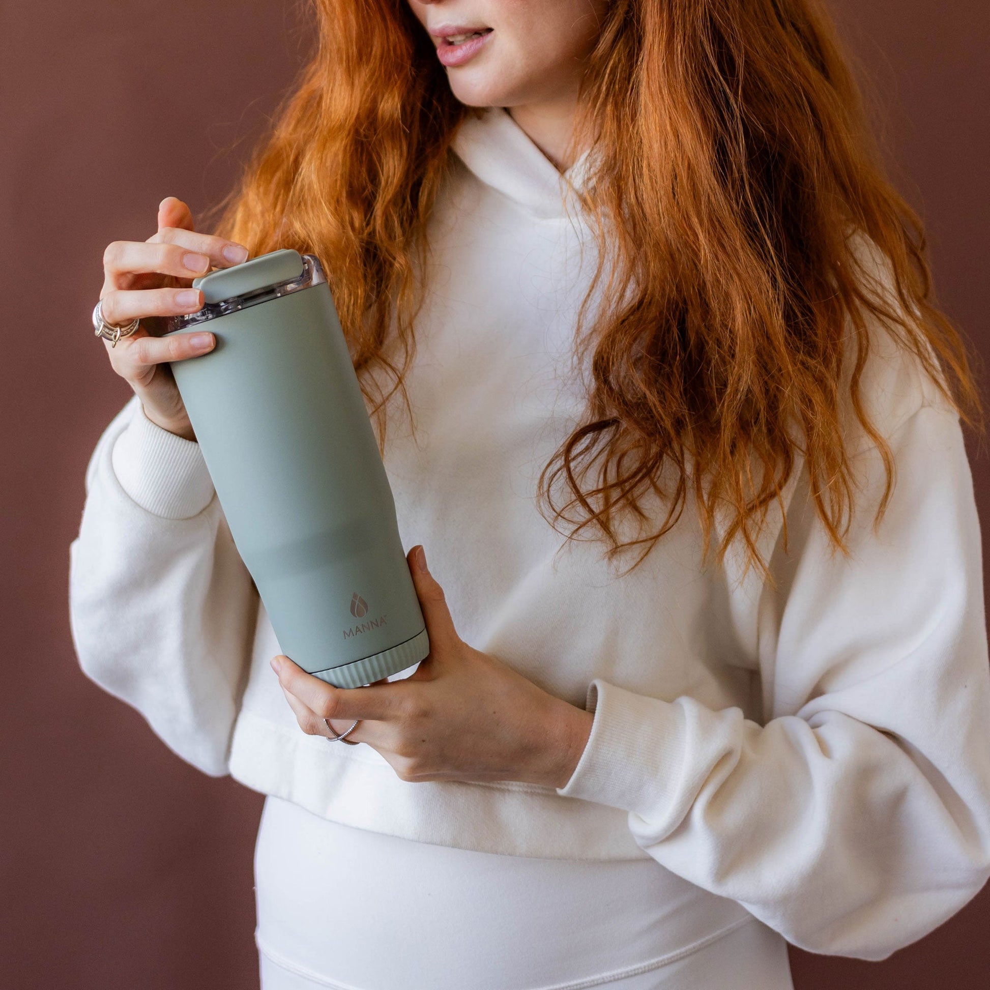30-oz-groove-tumbler-m5 4Manna_Website_Lifestyles-17.jpg